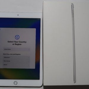 iPad Pro 9.7" 1st Gen Tablet W Box & Orange Apple Smartcover
